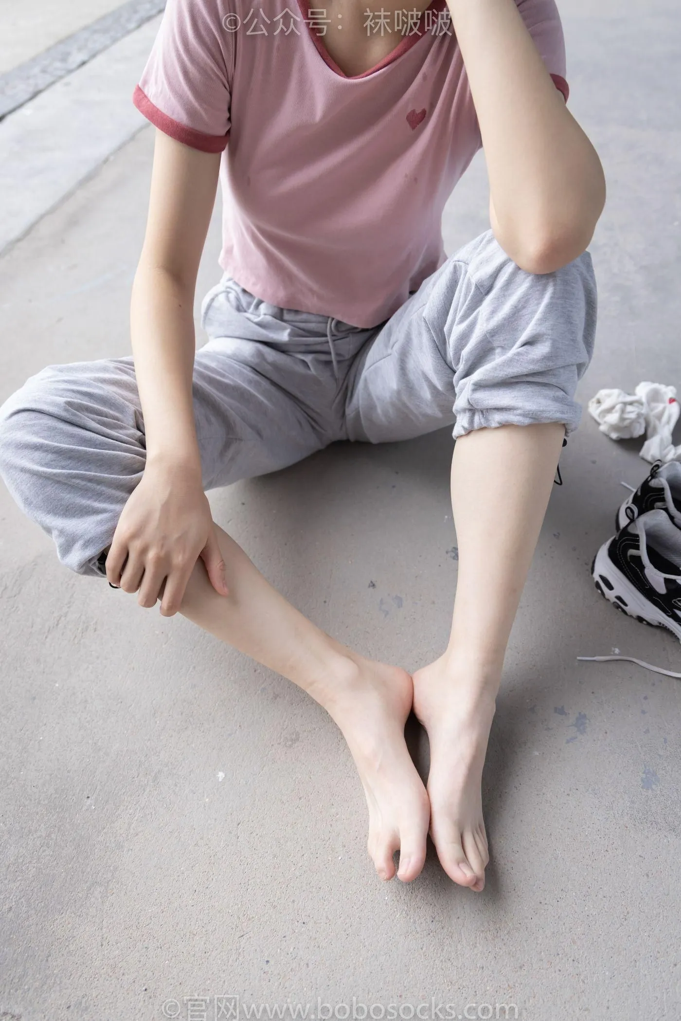 [BoBoSocks袜啵啵]NO.016 熊熊-斯凯奇运动鞋、棉袜（踩脏）、裸足 [147P]插图1